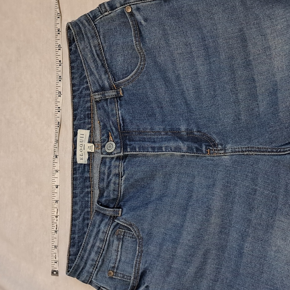 Eloquii Classic Split Leg Jeans. Size 14. Medium Wash. - Picture 4 of 15